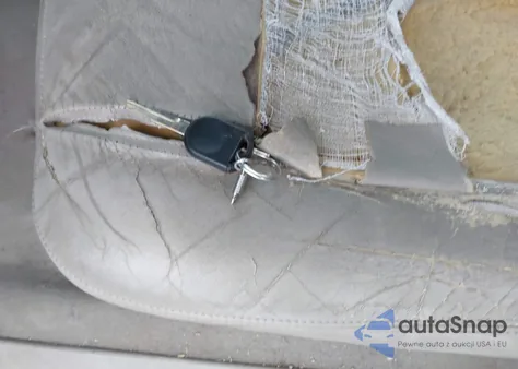 2004 Lincoln Town Car Signature из США, поврежденный, VIN 1LNHM81W74Y638077